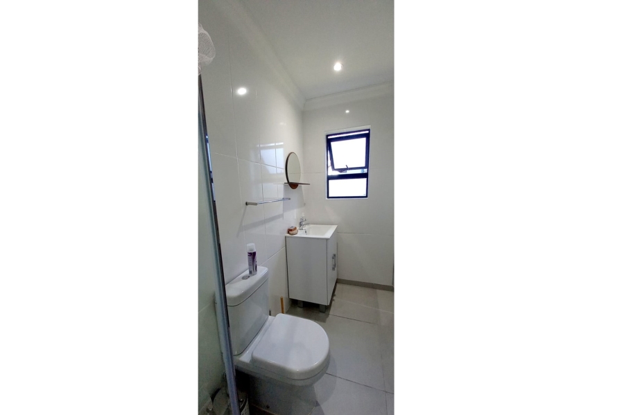 To Let 4 Bedroom Property for Rent in Westhill Western Cape